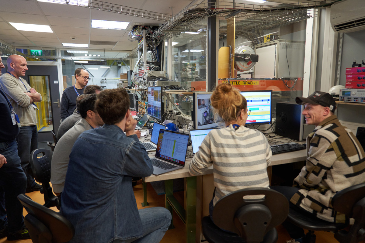Users and operators in Control Room during HEARTS@CERN 2024 campaign (Image: CERN)
