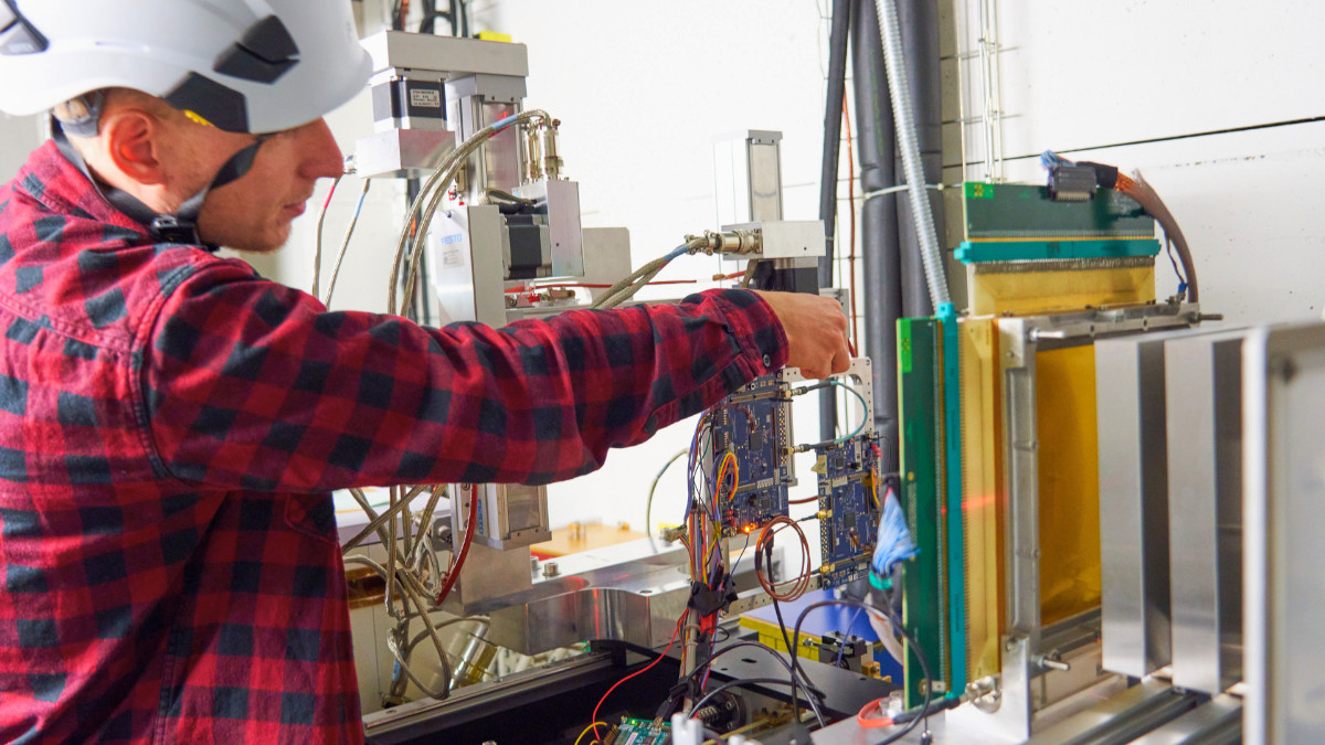Making adjustments to the HEARTS@CERN radiation testing set up during the user pilot campaign at the IRRAD facility at CERN (Image: CERN).